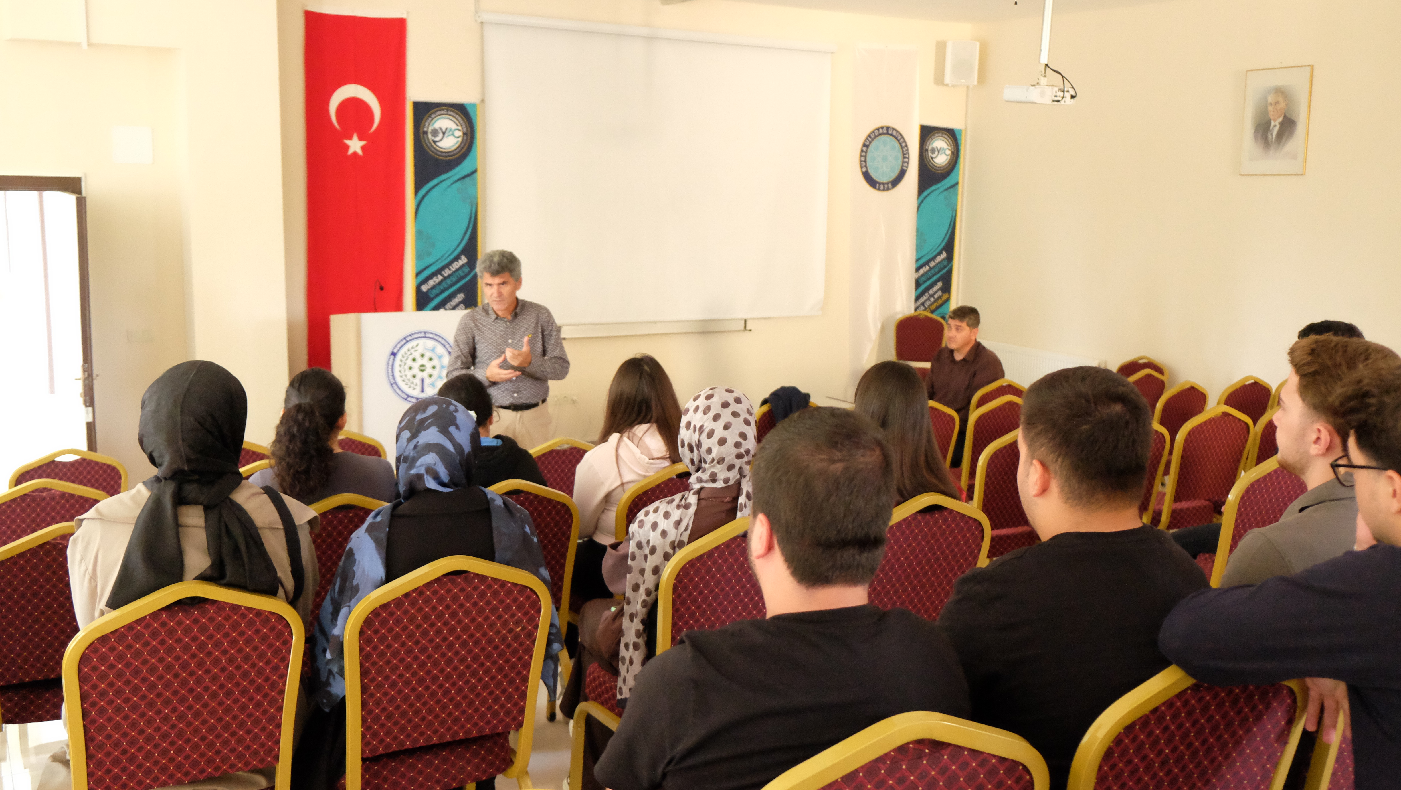 Orhangazi Yeniköy Asil Çelik MYO’da “Sosyal Sorumluluk Projeleri Semineri” Düzenlendi